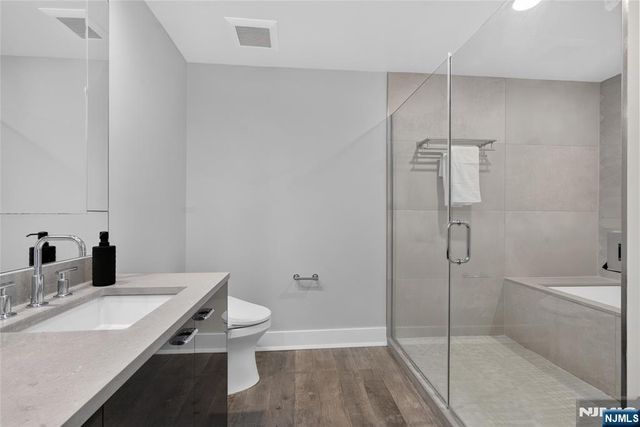 100 Eton Row 302, Weehawken, NJ 07086