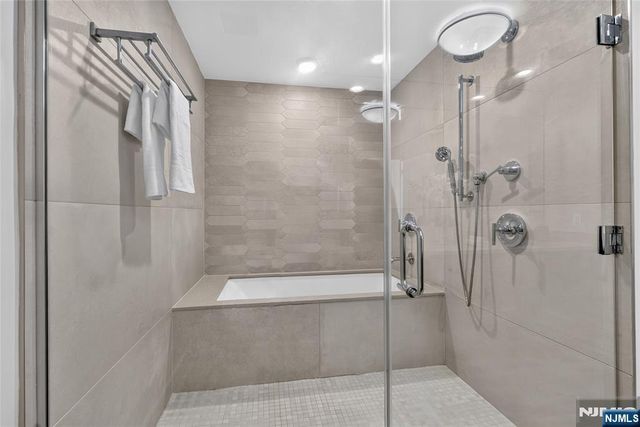 100 Eton Row 302, Weehawken, NJ 07086