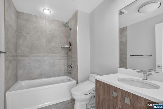 100 Eton Row 302, Weehawken, NJ 07086