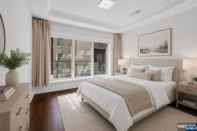 100 Eton Row 302, Weehawken, NJ 07086