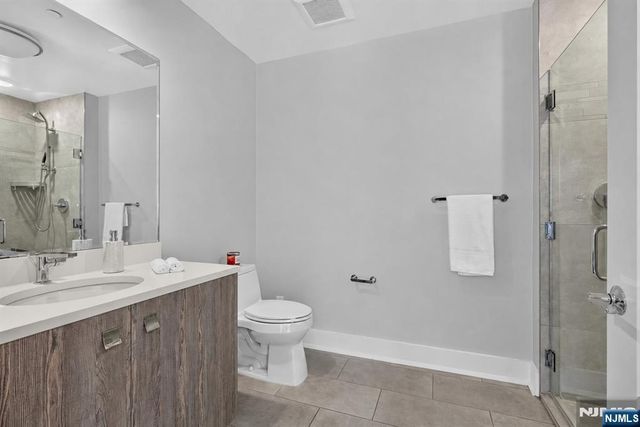 100 Eton Row 302, Weehawken, NJ 07086