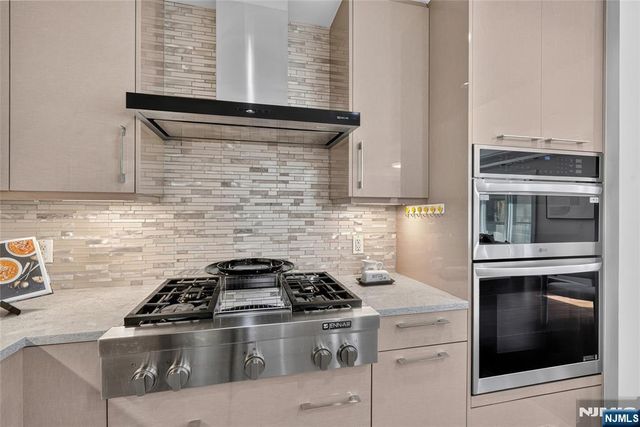 100 Eton Row 302, Weehawken, NJ 07086