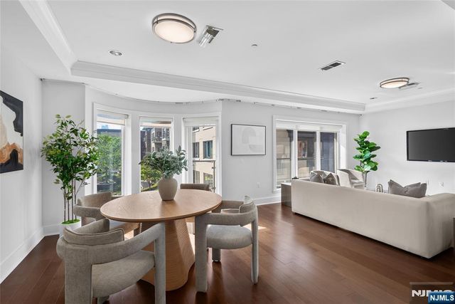 100 Eton Row 302, Weehawken, NJ 07086