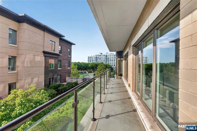 100 Eton Row 302, Weehawken, NJ 07086