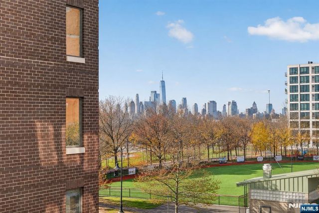 100 Eton Row 302, Weehawken, NJ 07086