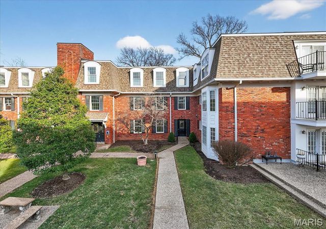 524 N Kirkwood Road 2A, Kirkwood, MO 63122