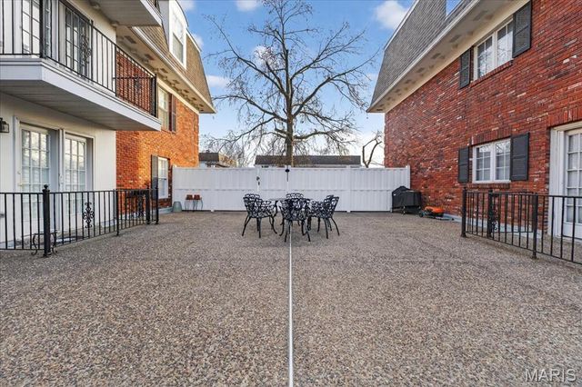 524 N Kirkwood Road 2A, Kirkwood, MO 63122