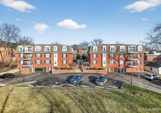 524 N Kirkwood Road 2A, Kirkwood, MO 63122