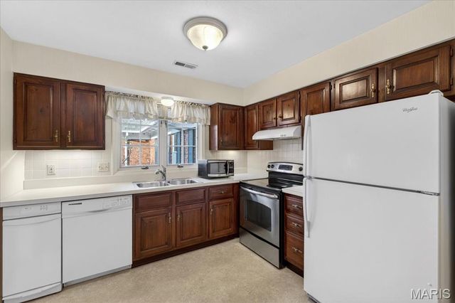 524 N Kirkwood Road 2A, Kirkwood, MO 63122