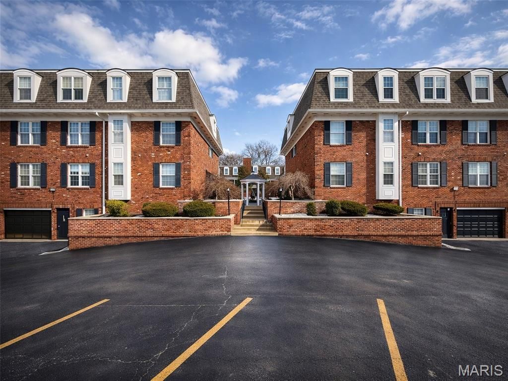 524 N Kirkwood Road 2A, Kirkwood, MO 63122