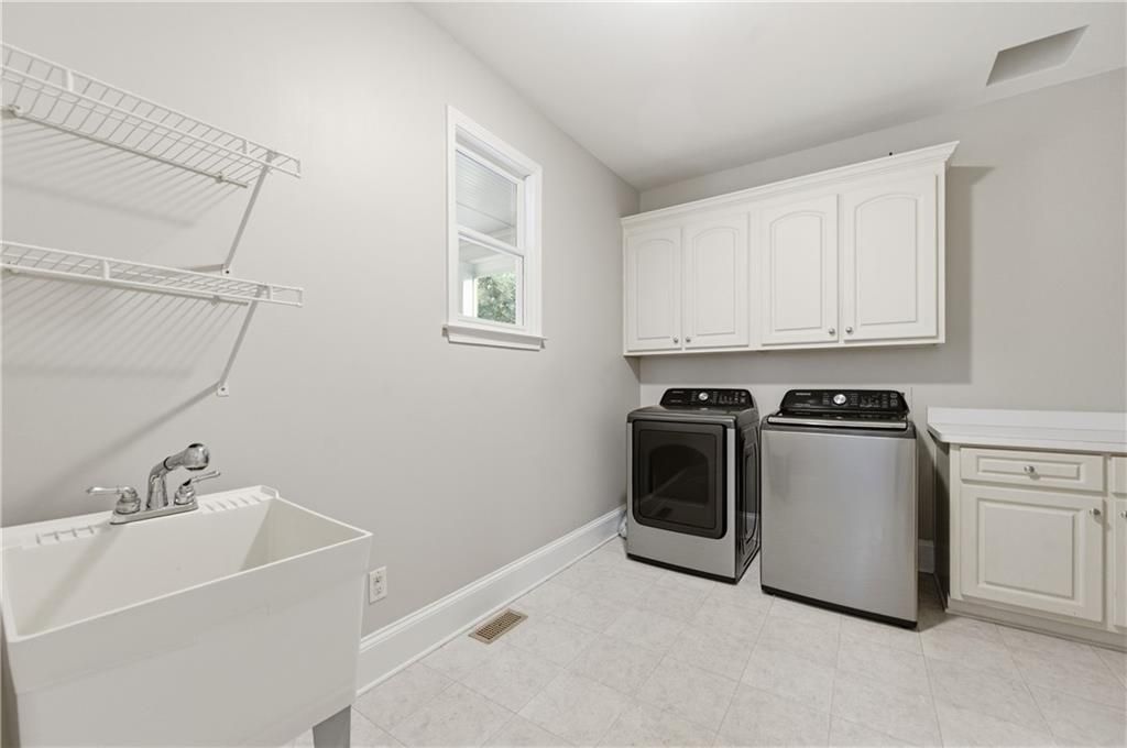 Image 24 of property listing at 2570 Wood Creek Court, Dacula, GA 30019