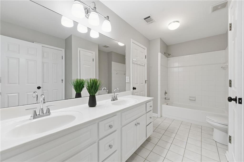 Image 39 of property listing at 2570 Wood Creek Court, Dacula, GA 30019