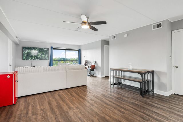 6020 Lake Bluff Drive 701, Tinley Park, IL 60477