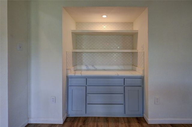 506 Betsy Ross Drive, Arlington, TX 76002