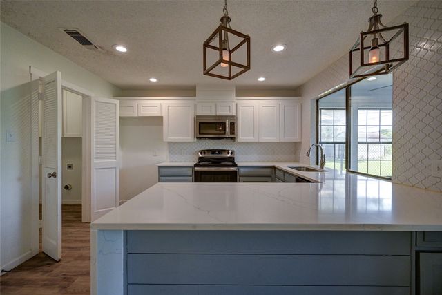 506 Betsy Ross Drive, Arlington, TX 76002