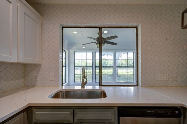 506 Betsy Ross Drive, Arlington, TX 76002