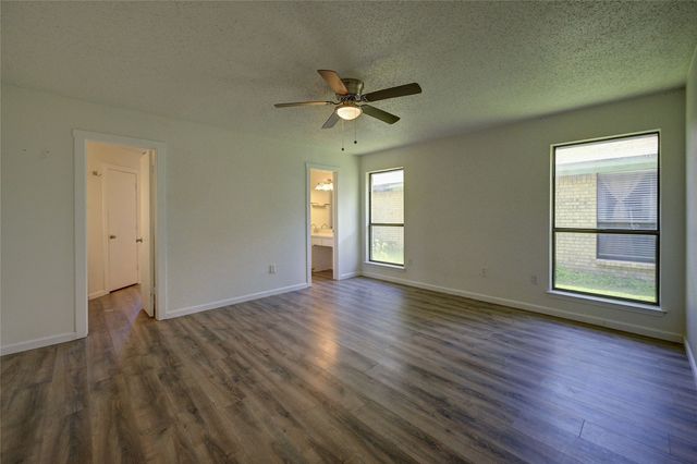 506 Betsy Ross Drive, Arlington, TX 76002