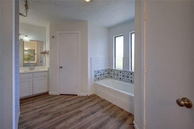 506 Betsy Ross Drive, Arlington, TX 76002