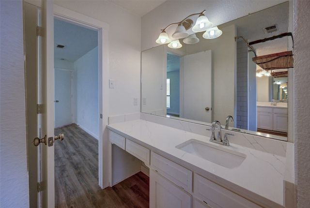 506 Betsy Ross Drive, Arlington, TX 76002