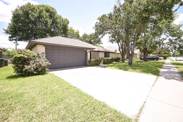 506 Betsy Ross Drive, Arlington, TX 76002