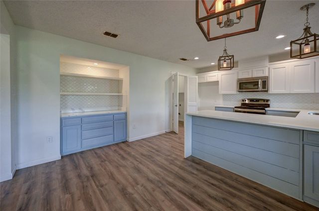 506 Betsy Ross Drive, Arlington, TX 76002