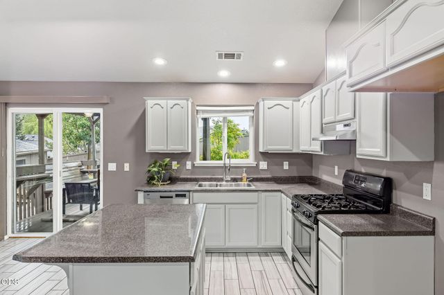 1240 Marcus Way, Grants Pass, OR 97527