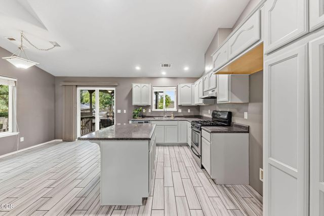 1240 Marcus Way, Grants Pass, OR 97527