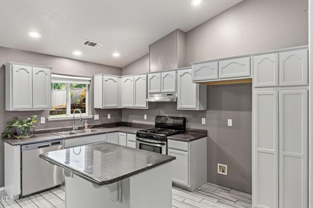 1240 Marcus Way, Grants Pass, OR 97527