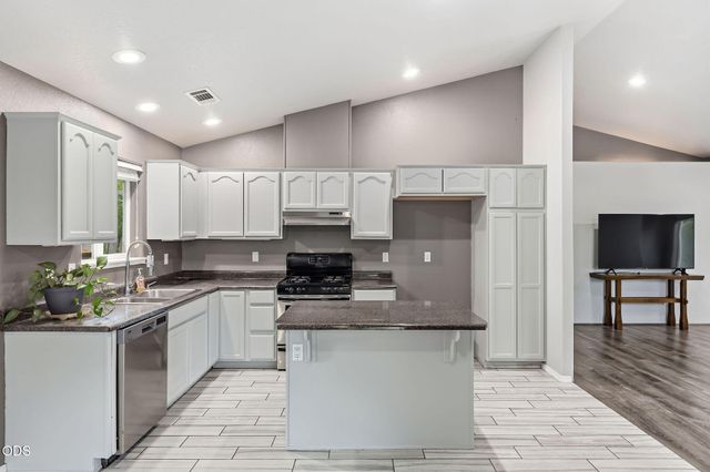 1240 Marcus Way, Grants Pass, OR 97527