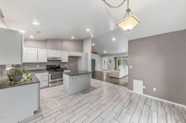 1240 Marcus Way, Grants Pass, OR 97527