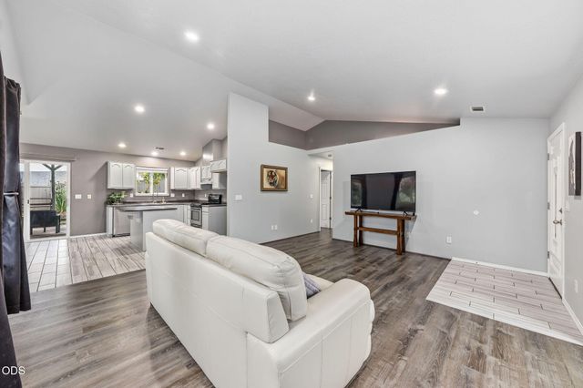 1240 Marcus Way, Grants Pass, OR 97527