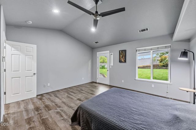 1240 Marcus Way, Grants Pass, OR 97527