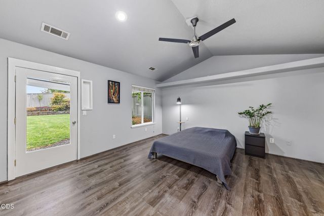 1240 Marcus Way, Grants Pass, OR 97527