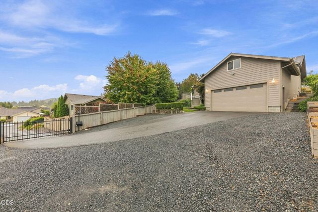 1240 Marcus Way, Grants Pass, OR 97527