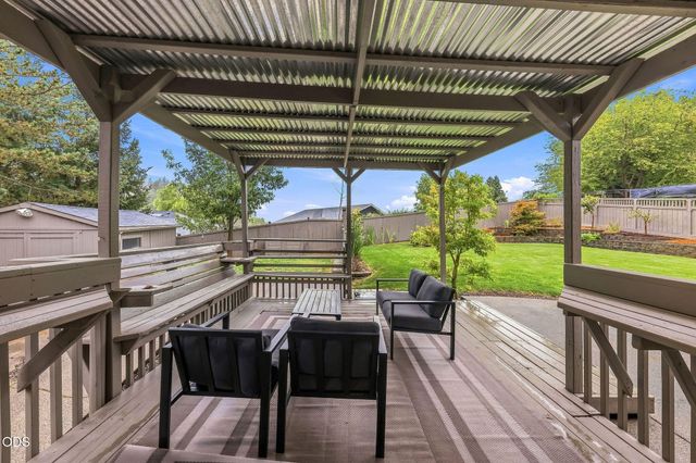 1240 Marcus Way, Grants Pass, OR 97527