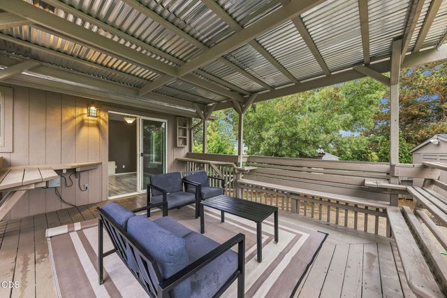 1240 Marcus Way, Grants Pass, OR 97527
