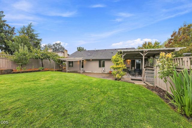 1240 Marcus Way, Grants Pass, OR 97527