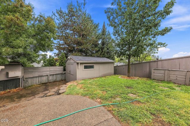1240 Marcus Way, Grants Pass, OR 97527