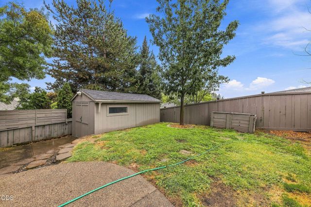 1240 Marcus Way, Grants Pass, OR 97527
