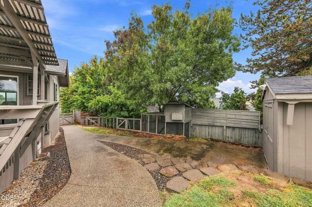 1240 Marcus Way, Grants Pass, OR 97527