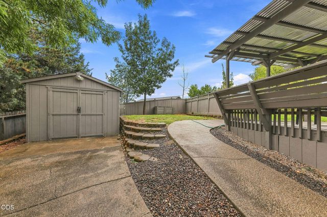 1240 Marcus Way, Grants Pass, OR 97527