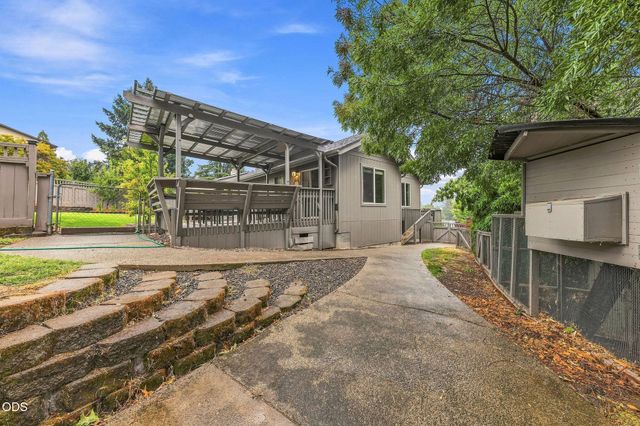 1240 Marcus Way, Grants Pass, OR 97527