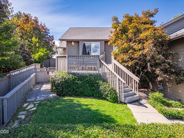 1240 Marcus Way, Grants Pass, OR 97527