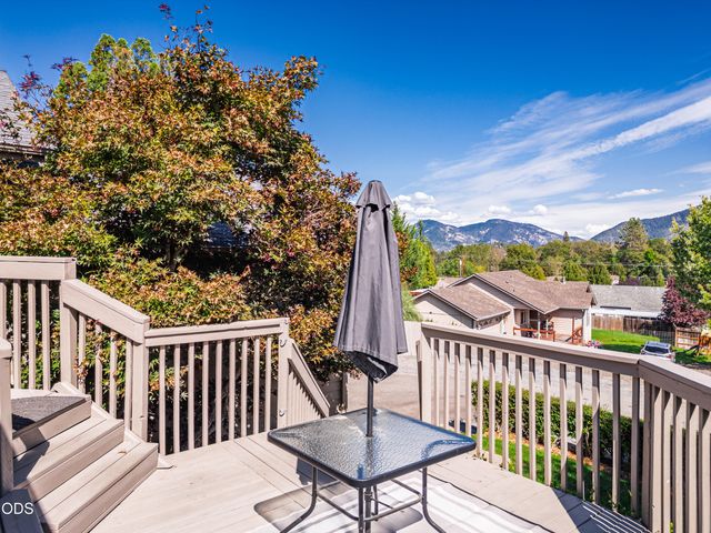 1240 Marcus Way, Grants Pass, OR 97527