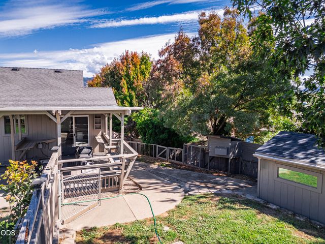 1240 Marcus Way, Grants Pass, OR 97527
