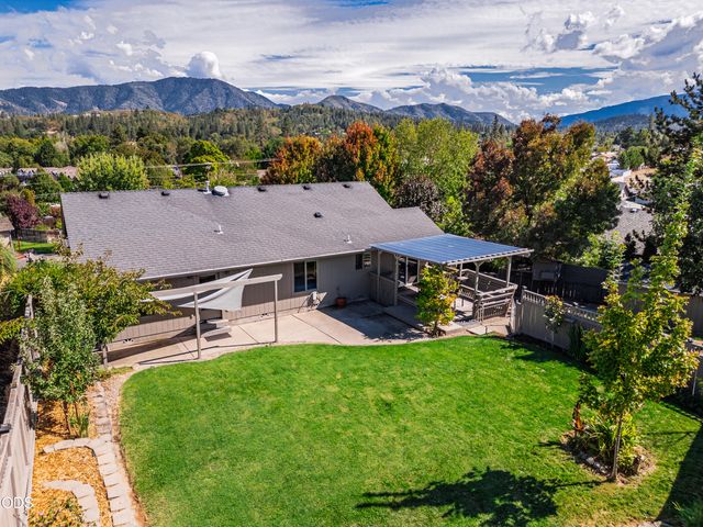 1240 Marcus Way, Grants Pass, OR 97527