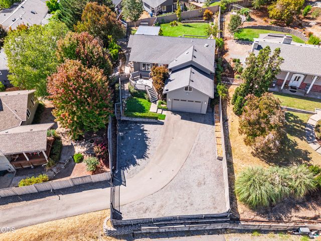 1240 Marcus Way, Grants Pass, OR 97527
