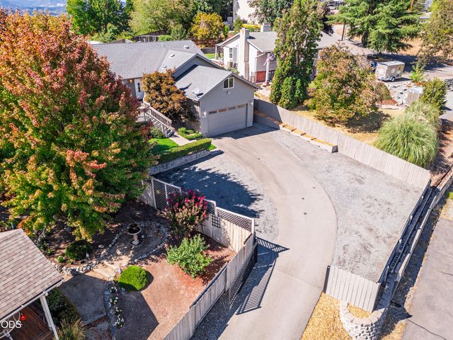 1240 Marcus Way, Grants Pass, OR 97527