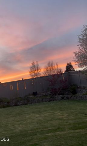 1240 Marcus Way, Grants Pass, OR 97527