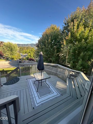 1240 Marcus Way, Grants Pass, OR 97527